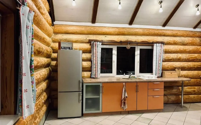 Шале  Изба Николаича