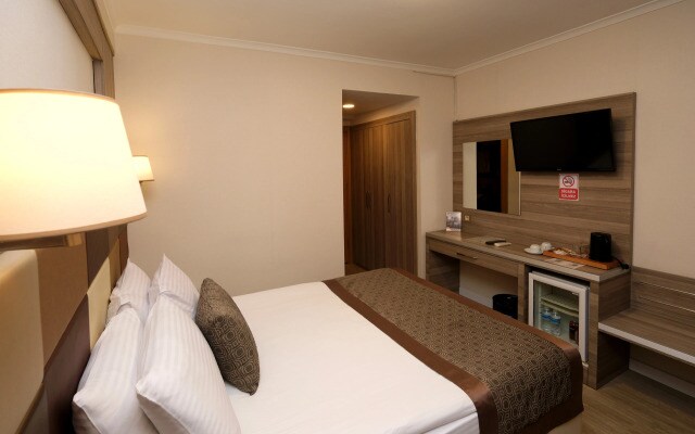 Pera Arya Hotel