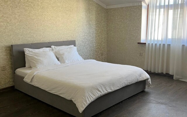 Частный дом Уютный таунхаус с беседкой
