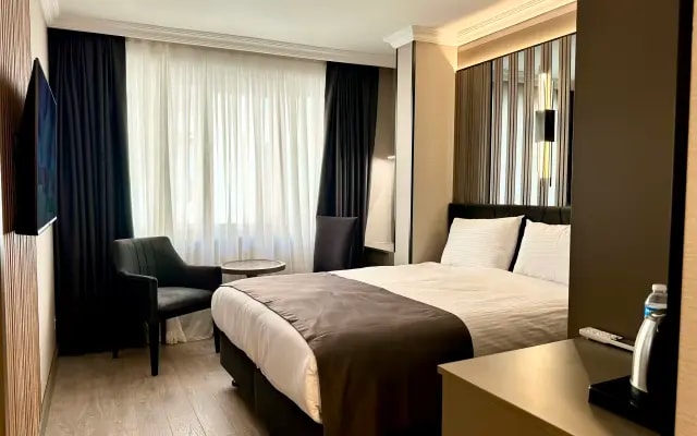 Aven Hotel