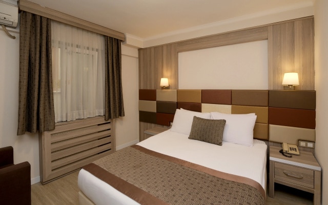 Pera Arya Hotel