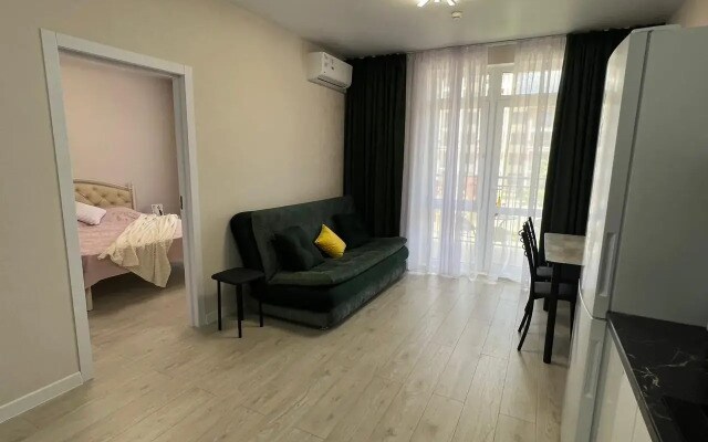 Квартира с Бacсeйнoм в ЖК Кипарис 302