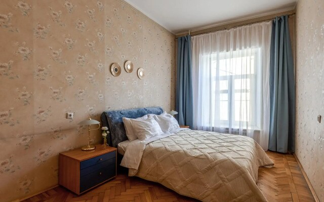 Апартаменты RentDaySpb напротив метро Маяковская