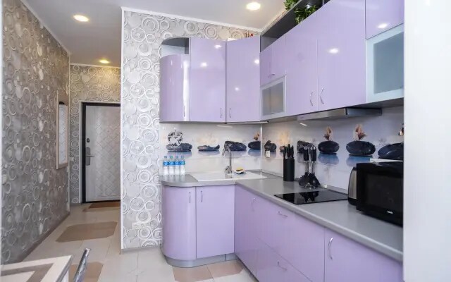 Апартаменты Red Apartments Арт Лайт Сити Апартамент Роллан
