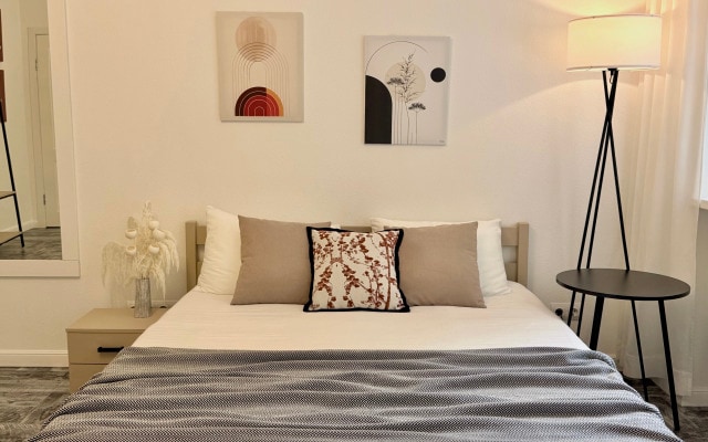 Квартира LovelyHome39 в районе Хуфен