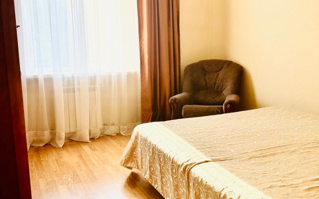 V Tsentralnoj Chasti Goroda Guest House