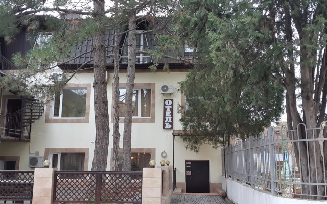 Отель Три Сосны