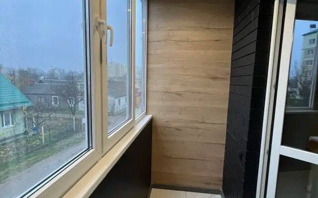 Квартира Просторная Недалеко от Центра с Парковкой
