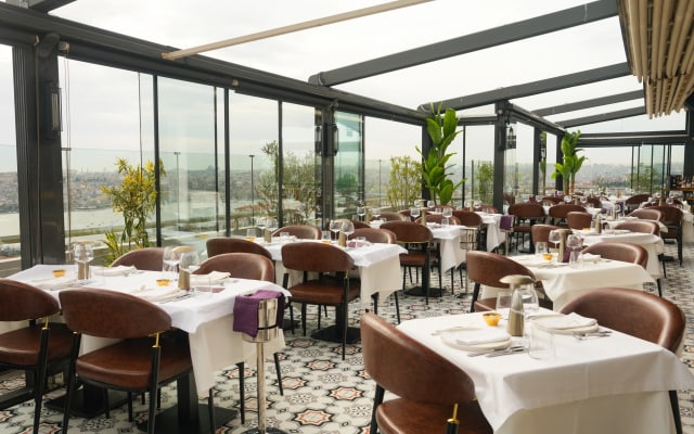 Rixos Pera Istanbul + Nickelodeon Play Tersane Access