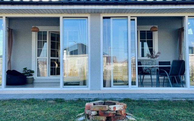 Частный Дом Sokolniki Village Home на побережье с шикарным пляжем