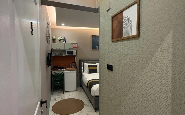 Апартаменты Cozy warm studio near the subway