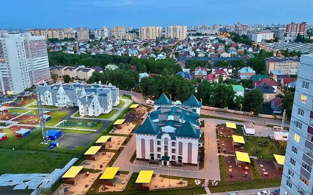 Олимпийский бульвар с видом на город