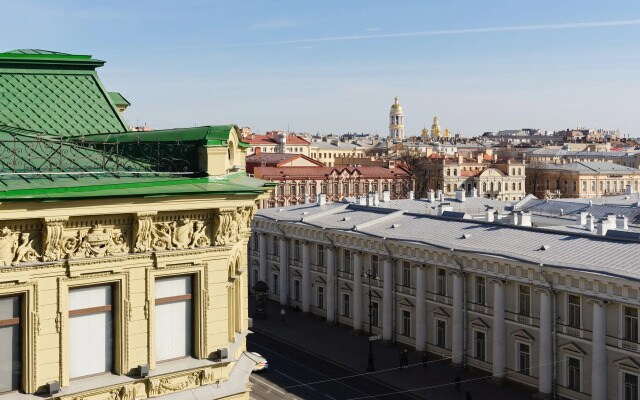 Апартаменты Minin Apartments Мансарда с двумя балконами на Невском 80 кв.м.
