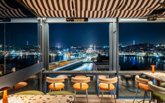 Momento Golden Horn Hotel