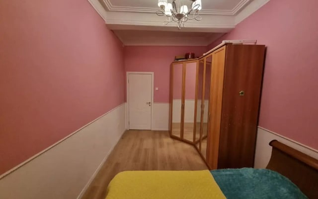 Квартира Двухкомнатная с Высокими Потолками Рядом с Центром Города