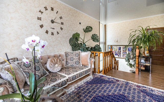 Chetyre Sezona Na Korolenko 8A Guest House