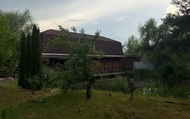 Частный дом на озере