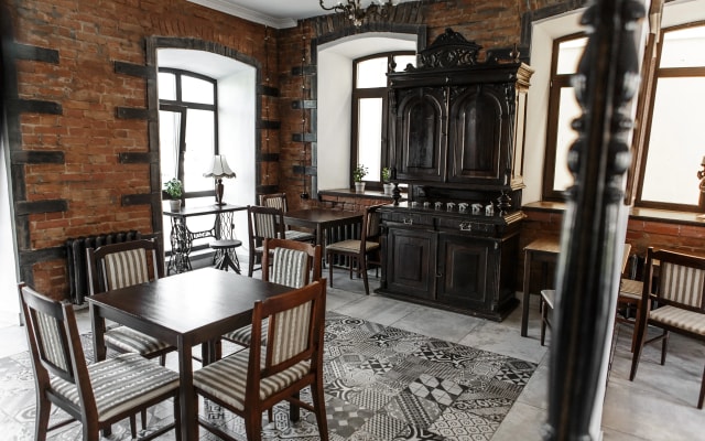 Отель Brick Walls Hotel