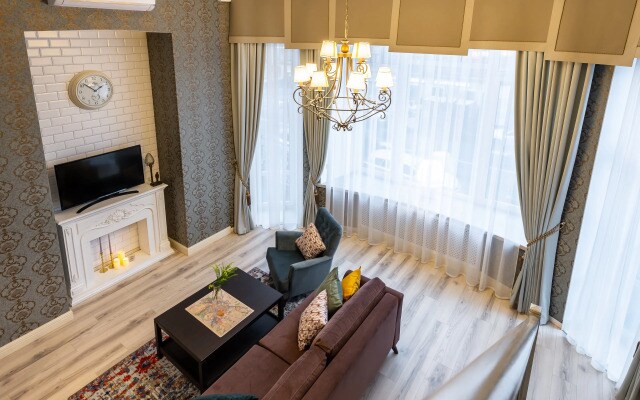 Апартаменты D apartments Двухуровневая студия Гигантские окна потолки 4,2 м