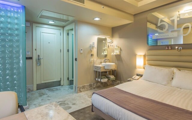 Отель Ramada by Wyndham Istanbul Pera