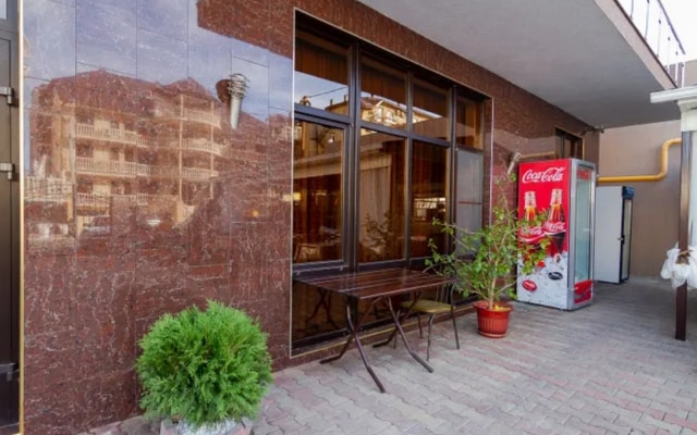 Hotel Mega Lyuks