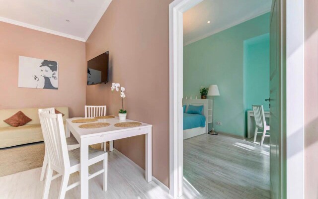 Апартаменты SweetHome на Мойке 44