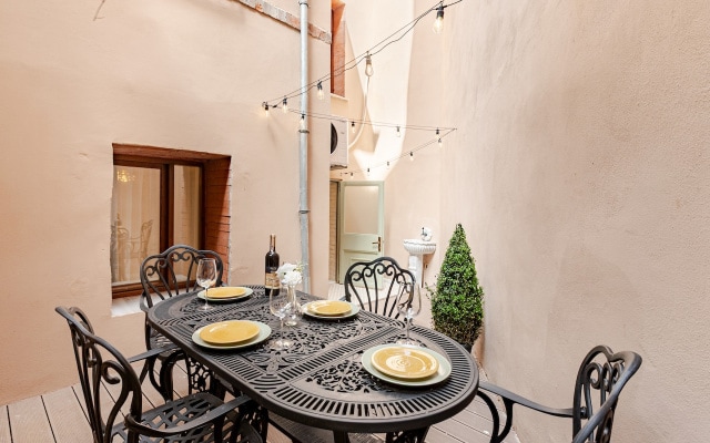 Квартира Two-Bedroom in Historic Mansion Old Town
