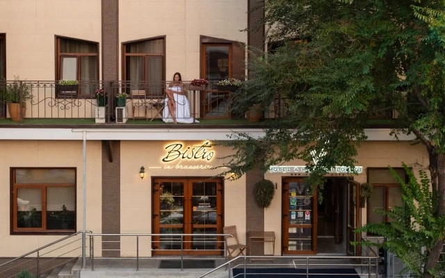 Отель V Hotel&Rooftop Lounge