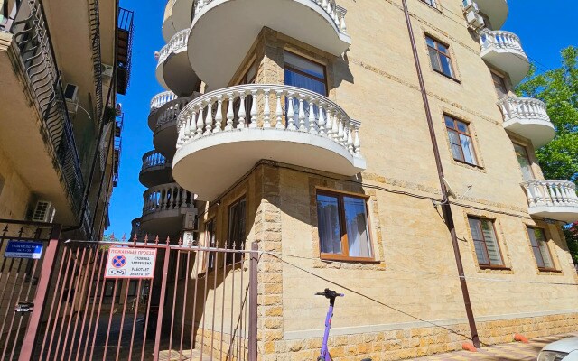 Квартира Студия на Тюльпанов 25