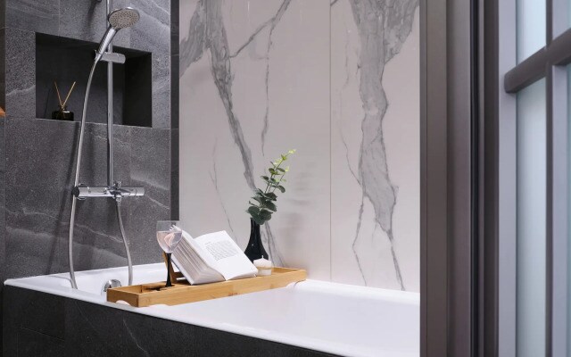 Апартаменты Wood&Stone Studio