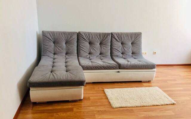 Apartment on Aviatorov 25