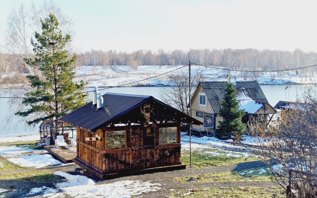 Частный дом Загородный на озере