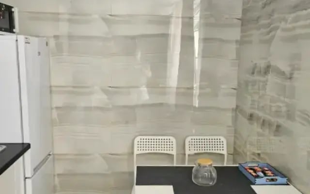 Квартира Уютная студия с балконом и бассейном во дворе