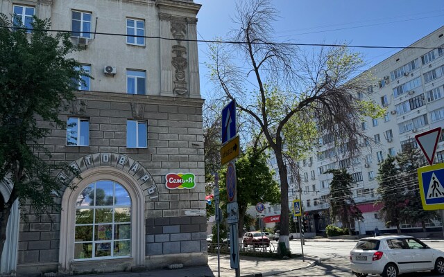 Квартира Уютная двухкомнатная в центре города в сталинке