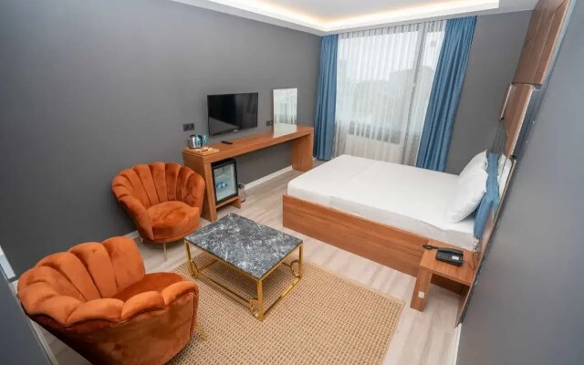 And Center Suite