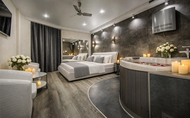 Отель Алекс на Дыбенко