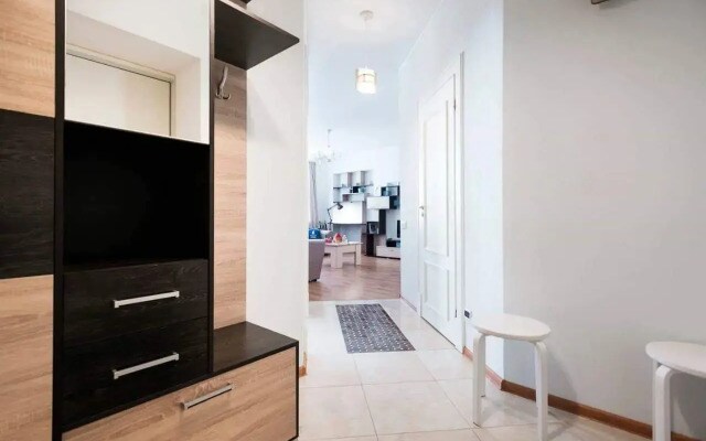 "5 Minutes To Nevskiy" Apartments