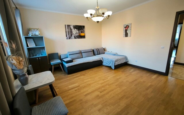 Апартаменты на 8-м этаже в центре, 70 кв. м.