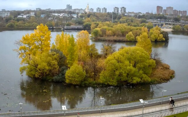 Квартира с Видом на Набережную Реки