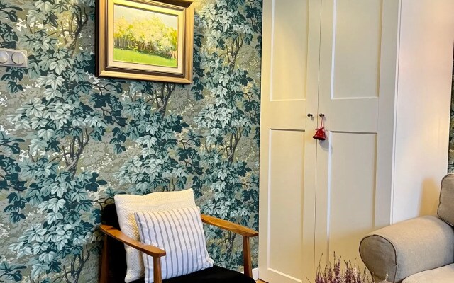 Квартира Hidden Garden Stay