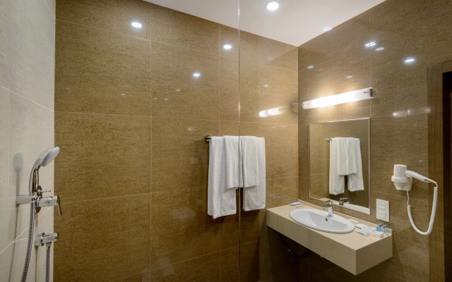 Отель PARK WOOD HOTEL