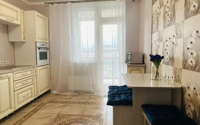 Квартира Рядом с Торговым Центром