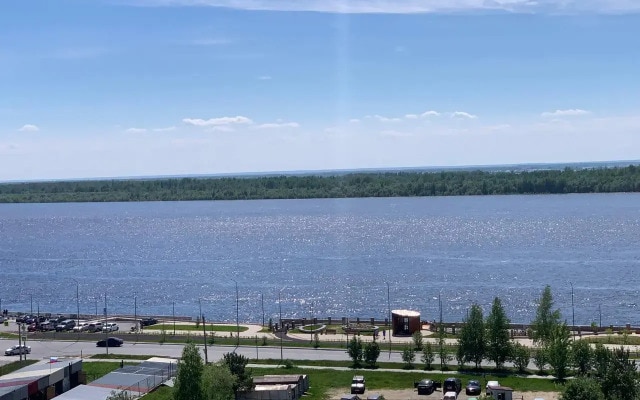 Квартира Ассорти на 10 Этаже с Потрясающим Видом на Реку Обь