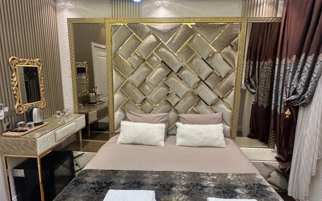 Отель TH Old City Hotel