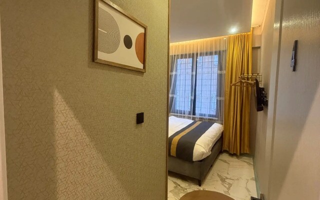 Апартаменты Warm cozy studio near the metro station