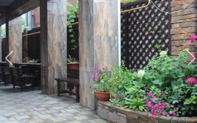 Semeyny Na Trudyaschikhsya 68A Guest House