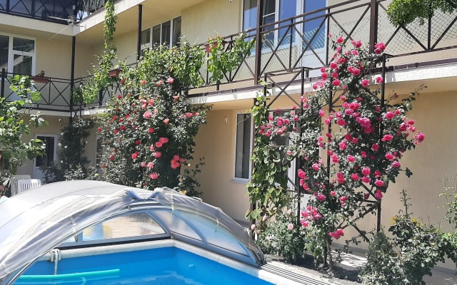 Guest House on Aivazovskogo 38