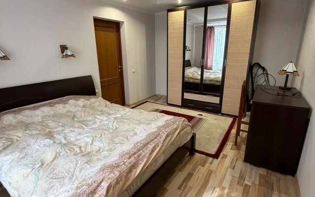 Квартира с Окнами в Небо