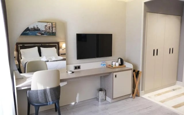 MQ Hotel Suites & SPA
