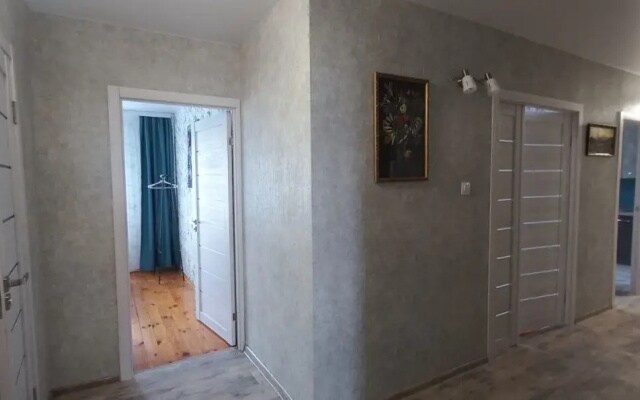 Квартира с тремя раздельными спальнями до 8 человек, площадь флага и герба